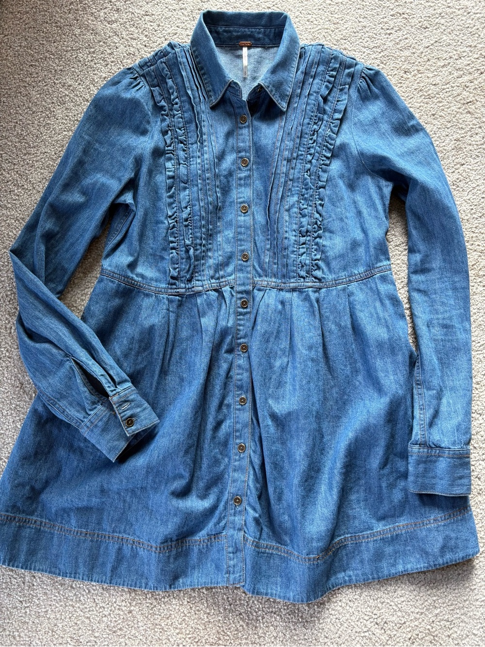 Free People Denim Chambray Smocked Ruffle Button Up Mini Dress small EUC - Picture 2 of 6